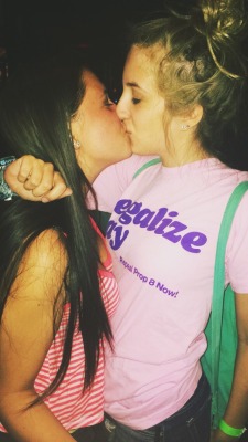 lipstick-lesbian:  aboutabisexual:  love & lesbos ☻♡