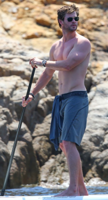 mynewplaidpants:  Chris Hemsworth shirtless paddle-boarding –