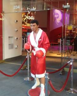 #Ali #RumbleYoungManRumble #SIP #Waxmuseum #Ifugetstuckwatchingthefeet