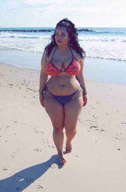 italiankong:  Voluptuous Denise Mercedes. So damn fine! 