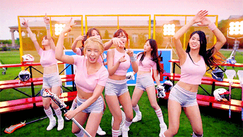 seolmylibentia:    Everybody say What! A-O-A  Mina at the back. lol