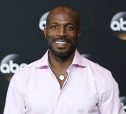 xemsays: xemsays:  49 year old daddy, BILLY BROWN star of ABC’s, “How