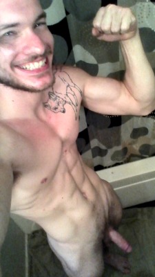hot-men-of-reddit:  Soft dick, big muscles via /r/ladybonersgw