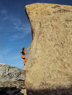 nakedexercise: Naked free-climbing. 