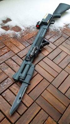 Mossberg590A1 SP with Extrema Ratio Fulcrum Bayonet