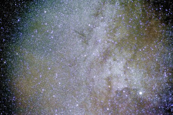 eggstronomy:  Milky Way near Deneb (top). North America Nebula