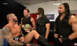 marylovestheshield:  UNF!! Randy cover that knee up!