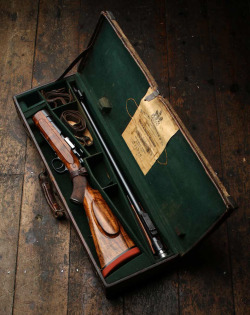 bladeandwood:  Beautiful take-down hunting rifle. 