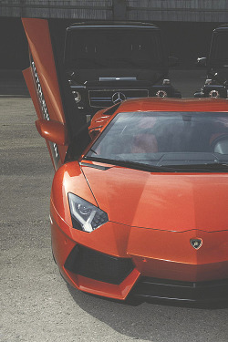 visualechoess:  G Wagons x Aventador  |  VE