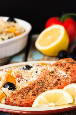 foodffs:  http://bakeeatrepeat.ca/crispy-salmon-greek-orzo-recipe/