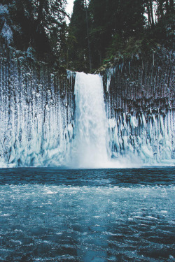 visualechoess: Icy Falls - by: Joshua Meador 