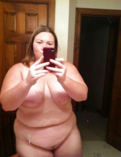 Another full-figured MILF takes the selfie challenge. Who’s
