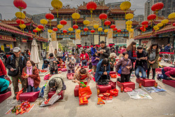 socialfoto:New Year Pray at the WongTaiSinTemple by tamdle55