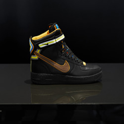 antoniamilano:  NIKE + R.T. Black Collection Air Force 1 Mid
