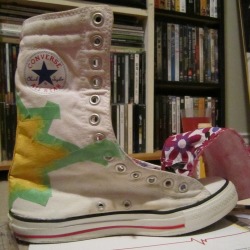 kellysue:  donttouchlola:  I made Captain Marvel Converse shoes