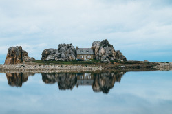 fairycastle:  Plougrescant / Bretagne: La Maison du Gouffre -