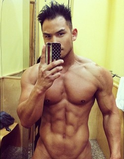 sexiinlatin:  hot-men-selfies:  Want more? Follow Hot-Men-Selfies