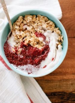 intensefoodcravings:  Toasted Oatmeal with Strawberry Chia Jam