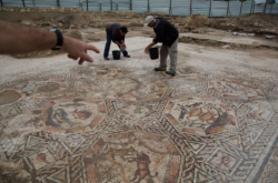 sixpenceee:  A massive, well-preserved 1,700 year-old Roman mosaic