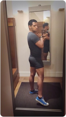 onyxpeacock:  Feeling ok about my butt in fitting rooms 2k15
