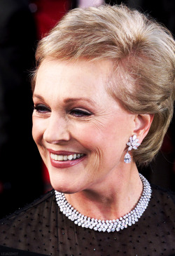 lejazzhot: Julie Andrews at the Red Carpet of the 73rd Academy