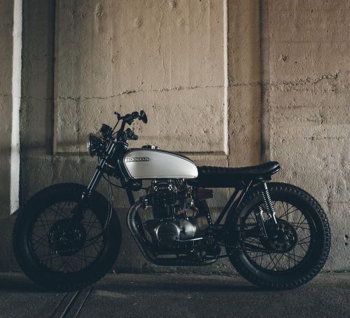 overboldmotorco:  A 1972 Honda CB350 called Maggie May built by Alex Burrows of Toronto. Visit dimecitycycles.com and click on the Builds section to read the story and find out which Dime City parts Burrows used.  Photo: @vikpiccreative Build: @mralexburr