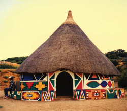 africanstories:  bohemianhomes: Handmade homes from around the world More on africanstories.tumblr.com  Very nice&hellip;.those are ancient symbols on tht hut