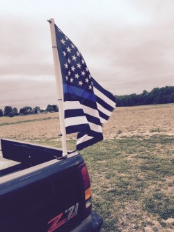 dirt-road-anthem:  Always backing the blue 🇺🇸💪🏼👊🏼