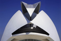 dezeen:  Valencia plans to sue Santiago Calatrava because parts