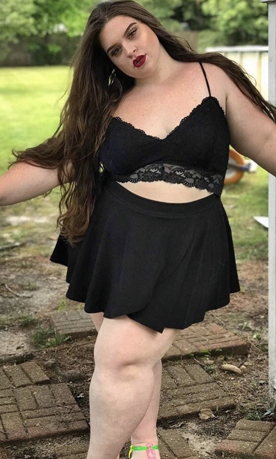 erronblack-tom:Beautiful huge legs 