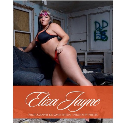 @modelelizajayne as part of a feature for issue 3 of @dymezloungemag  photographed by @photosbyphelps oh yeah that’s me lol. Get your copy of this stacked redskin’s fan. #curves #thick #photosbyphelps  #published #heels