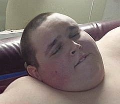 massivemyke:  superchubly:  gainer500plus:  He’s so fat his