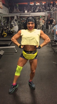 rippedvixen:  #FlexFriday late night leg #workout last night!