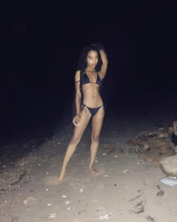 briabackwoods:  i’m shapeless in real life.