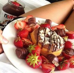 streamy-dream:  Nutella on We Heart It - http://weheartit.com/entry/163807006