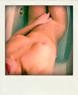 polaroidstyleporn:  Girls who love to play with themselves….as