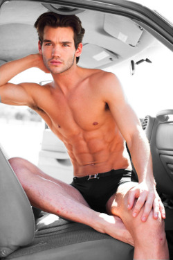 sixpackde:  https://www.tumblr.com/blog/sixpackde