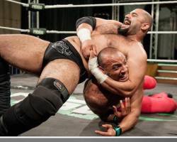 wrestlingheelsrule:  Rampage Brown with the headlock!