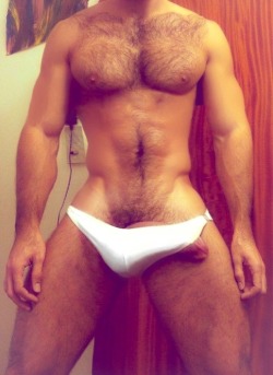 bigmeasuredcocks:  Bulging out