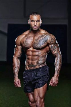 famousmaleexposed:  David McIntosh busted again!Follow me for