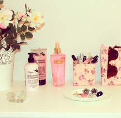 rosesollg:  fairysplash:  tropicalraspberry:  ☆tropical raspberry☆