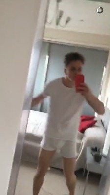 male-celebs-naked:  Joe Weller on snapSubmit HERE  ←More Celebs