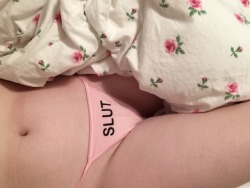 daddyslittleviolet:  He could see the thin pink strap of her