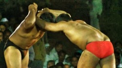 indianbears:  INDIAN MUD WRESTLING.