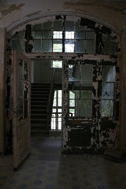  The open door tempts a saint. Pavillon for women, Beelitz Heilstätten,