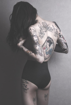 tatooed-girls-rev-my-engine:  Tattooed Girls Rev My Engine