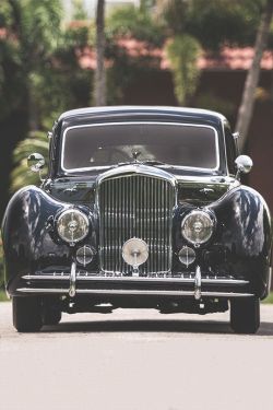 gentlemansessentials:   Bentley  Gentleman’s Essentials 