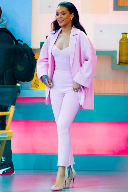 hellyeahrihannafenty: Rihanna at Good Morning America  