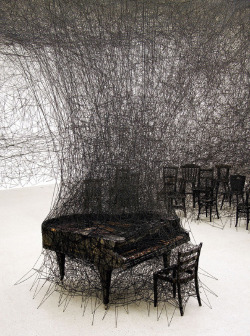 f-l-e-u-r-d-e-l-y-s:  Installations by Chiharu Shiota  The Japanese