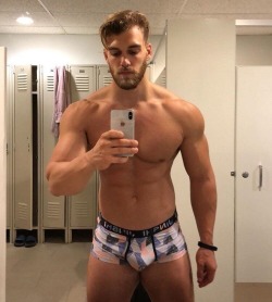 topdreamabs:    Source: TopDreamAbs With Over 23k Male Abs  